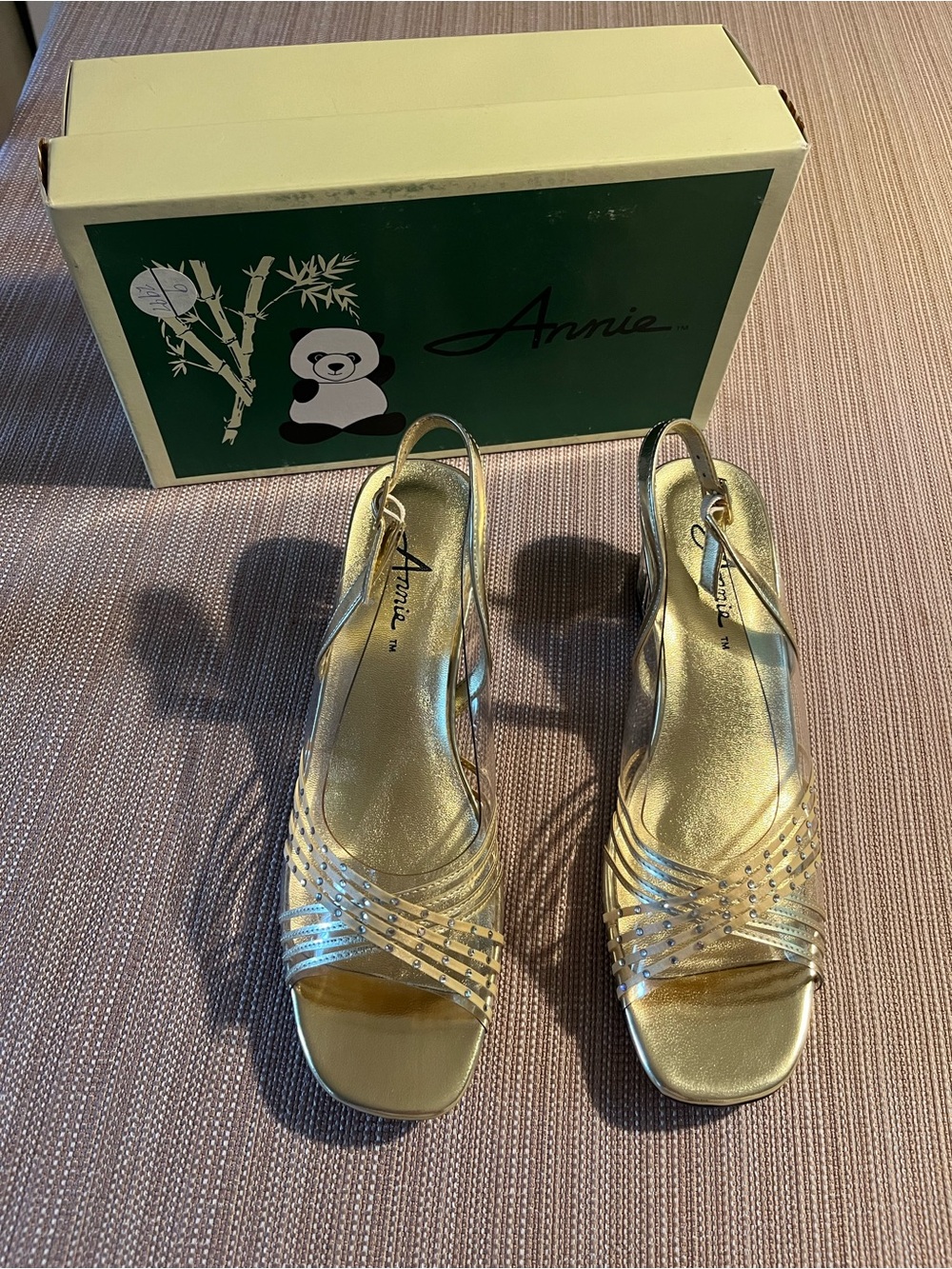 NEW! Women’s Dressy Gold Strap Shoes Size 10 Narrow - Picture 2 of 11